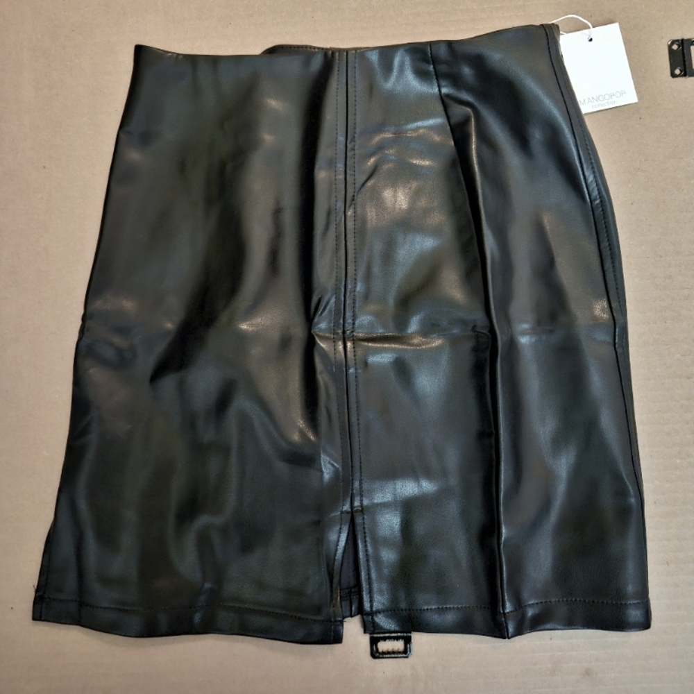 Mangopop - Black Faux Leather Mini Skirt Size Extra-Small